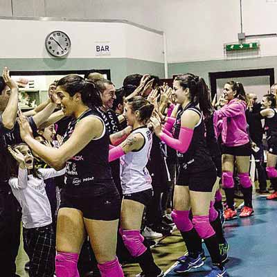 La gioia delle giocatrici della Tomolpack e dei tifosi di Marudo dopo il 3-0 di sabato contro l’Olginate