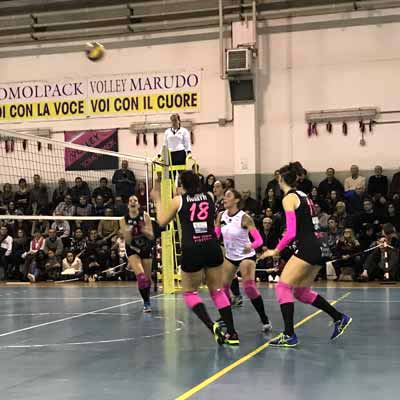 Stefani e compagne spingono nel quarto set per chiudere la partita