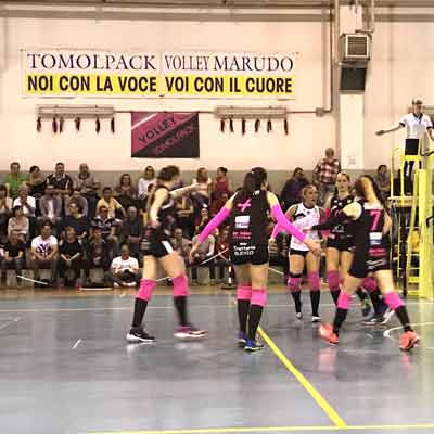 Festeggiano le ragazze di Tomolpack Marudo per aver ritrovato il bel gioco ed un buon risultato